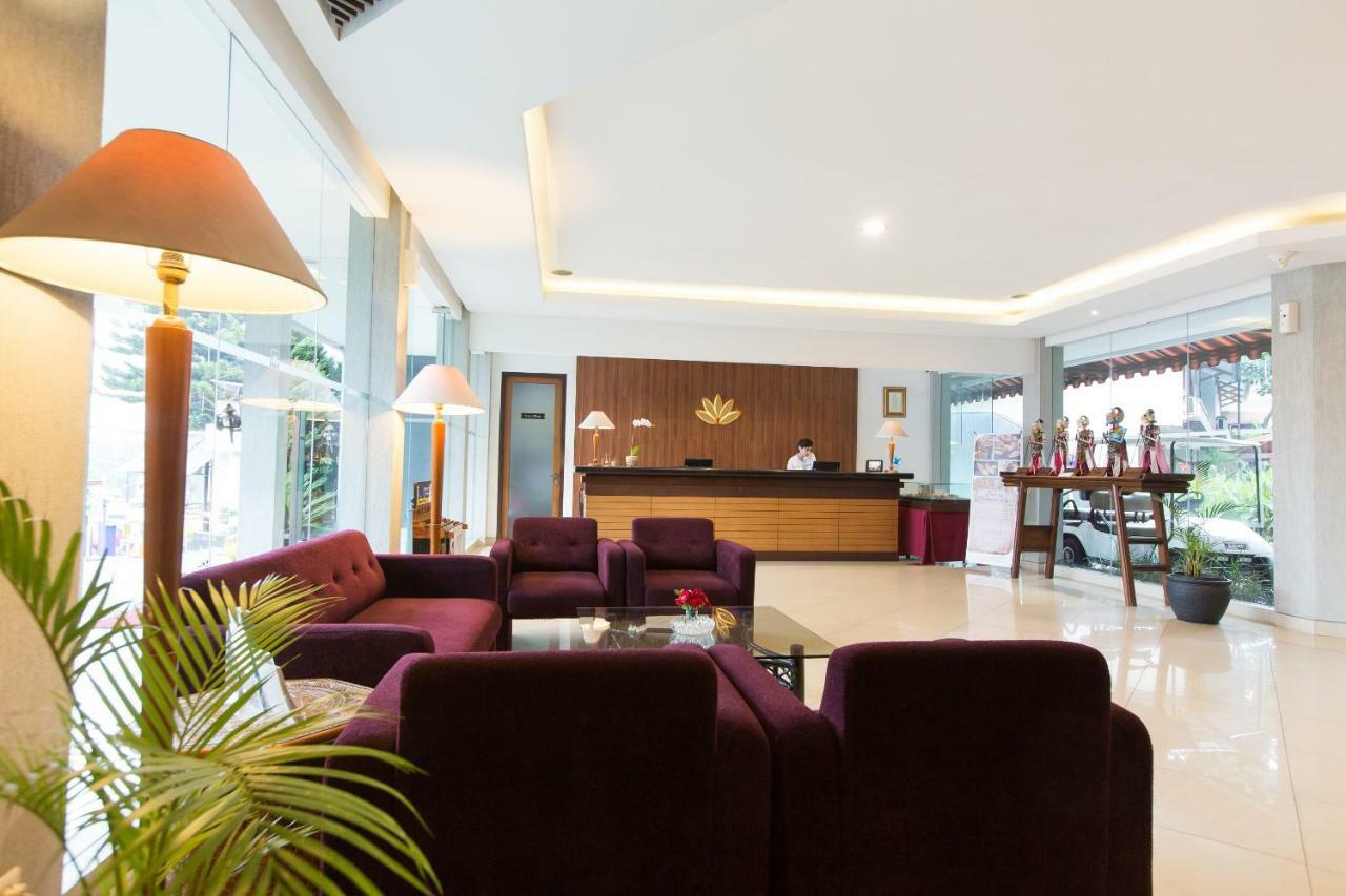 Gumilang Regency Hotel Bandung Exterior foto